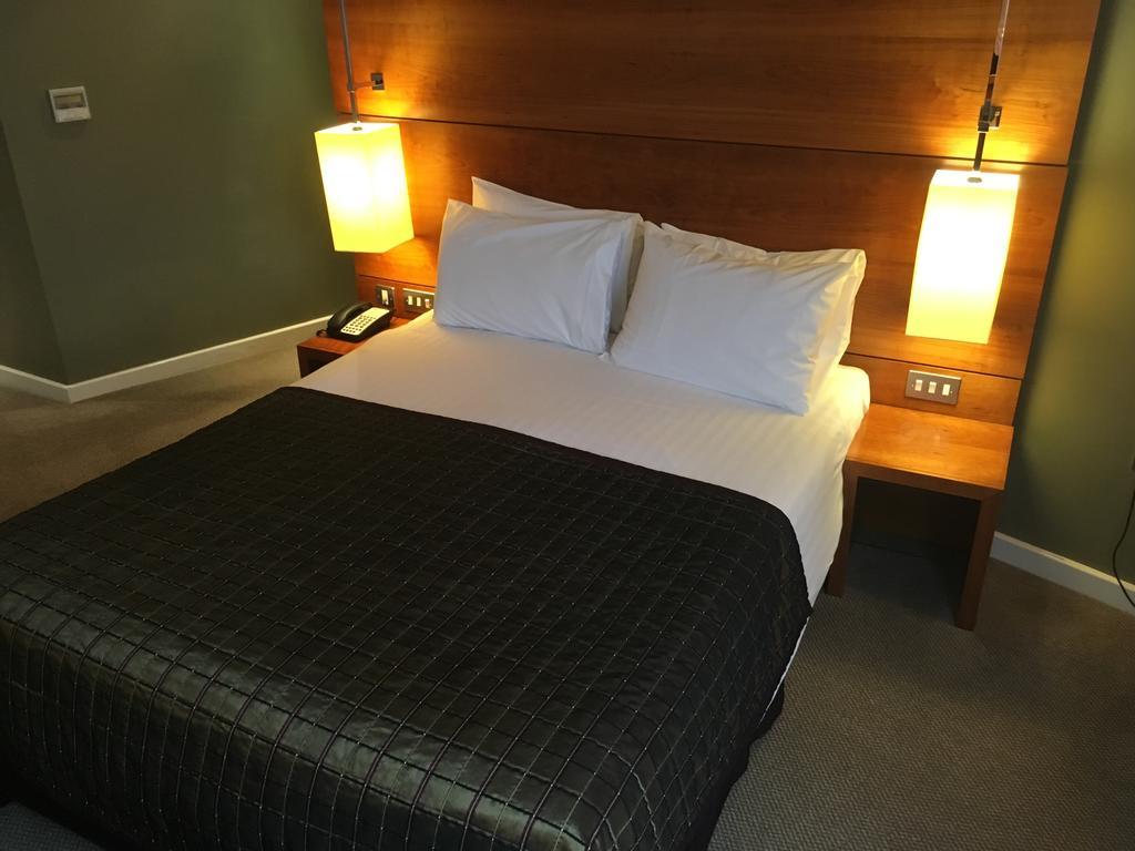 Ramada Plaza Wrexham Hotel Bagian luar foto